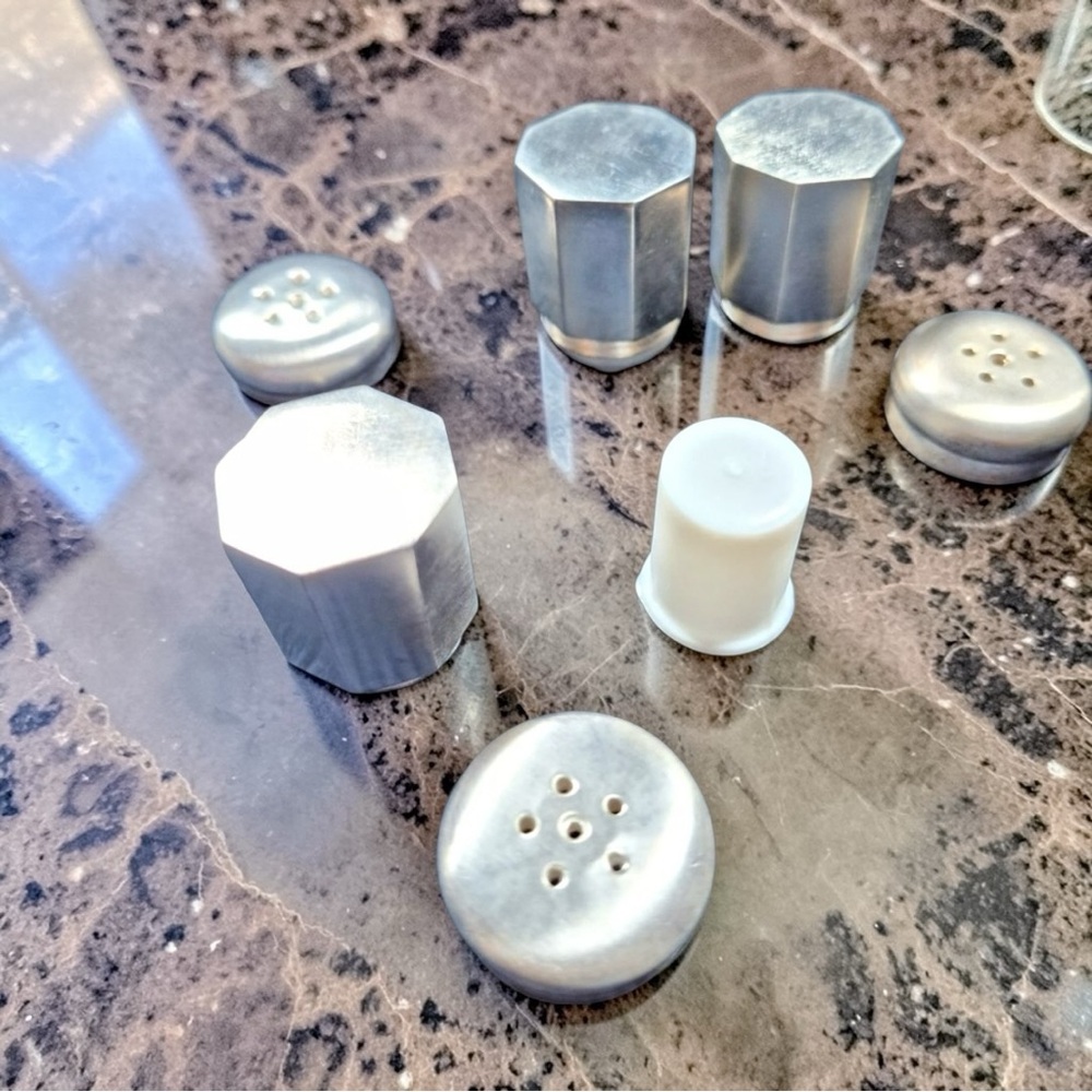New in Box Pottery Barn Individual Salt & Pepper Shakers Set of 8 Silver Plated - Picture 8 of 11